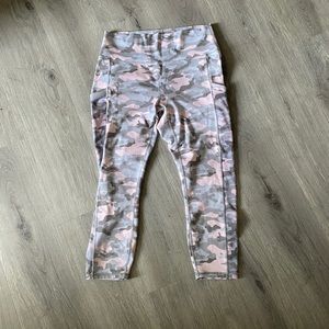 Pink-Camo Capri Leggings